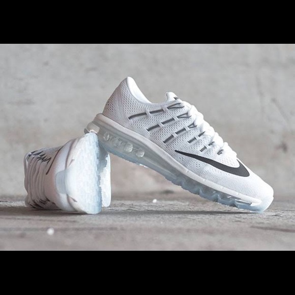 BRAND NEW Nike Air Max Runners Black and White - Picture 2 of 12